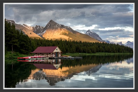 Photo by Maligne Lake