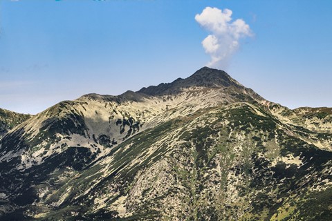 Photo by Marius Mugur