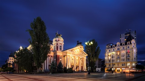 Photo by National Theater building in the blue hour