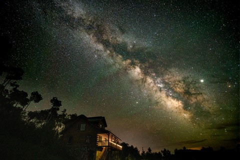 Photo by Home and Galaxy