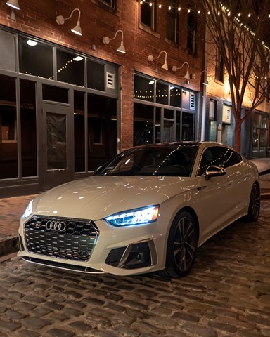 Photo by C h r i s R