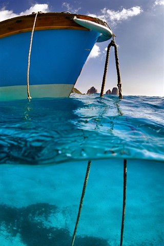 Photo by Alessandro Catuogno