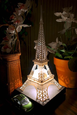 Photo by Paper Eiffel Tower