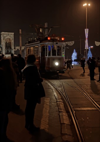 Photo by manishtushu